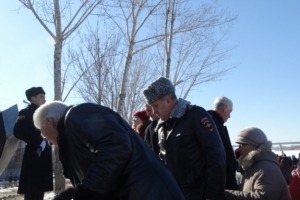Начальник УМВД России по Астраханской области возложил цветы к мемориалу «Вечный огонь славы»