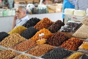 В Астраханской области выявили более 40 тонн немаркированных сухофруктов, орехов и риса