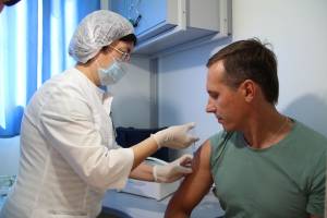Астраханцы до 2 ноября могут привиться от гриппа возле торгового центра