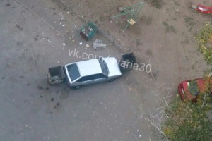 В Астрахани водитель мусоровоза отомстил автолюбителю  за парковку на месте контейнеров