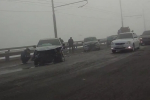Материал с места аварии: ДТП на Новом мосту с участием трёх автомобилей (видео)