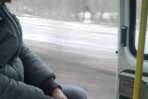 В Астрахани пожилой мужчина выпал из маршрутки и ударился головой об асфальт