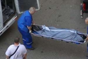 В Астрахани мужчина скончался от травмы, полученной во время падения