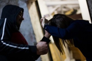 Астраханец смог задержать грабителя, нападавшего по вечерам на женщин