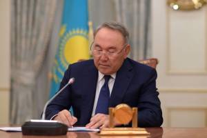 Нурсултан Назарбаев ушел в отставку после 30 лет управления Казахстаном
