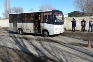 В Астраханской области автобус сбил дорожного рабочего
