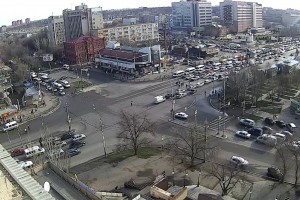 В Астрахани на улице Анри Барбюса образовался транспортный коллапс