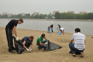 Астраханцев приглашают на уборку мусора с берегов рек