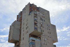 Астраханка разбилась насмерть, выпав с балкона на 9 этаже