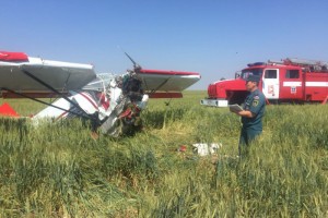 В Калмыкии при жёсткой посадке самолёта пострадали два человека