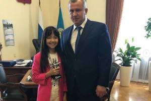 Сергей Морозов поздравил астраханскую победительницу шоу «Голос. Дети»