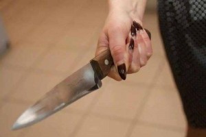 В Трусовском районе женщина воткнула нож в своего гостя