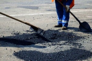 Жительница Астраханской области добилась ремонта дорог на четырёх улицах