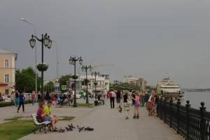 В Астрахани на центральной набережной у нелегальных бизнесменов отняли велосипеды и сахарную вату