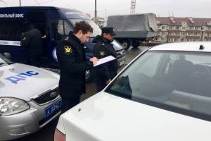 Миллионы за авто. Астраханские судебные приставы арестовывают машины