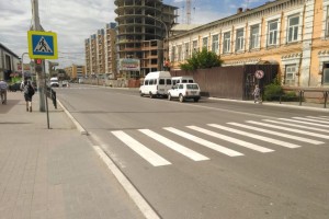 В Астрахани обновляют дорожную разметку