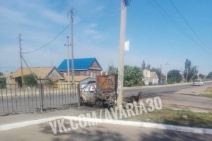 В Астрахани угнали и сожгли автомобиль дотла
