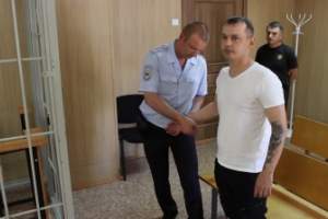 В Астраханской области мужчина вымогал деньги у военнослужащего