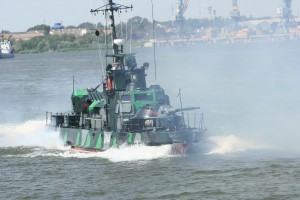 Три боевых катера КФл отправились из Астрахани в Петербург на главный военно-морской парад