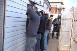 Появилось видео резонансного задержания семи подозреваемых в Астраханской области