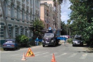 Астраханские полицейские рассказали, кто виноват в сегодняшнем падении дерева на автомобили