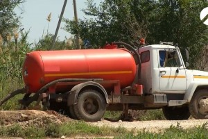 В Астрахани за слив жидких отходов в канализацию привлекли к ответственности трёх водителей