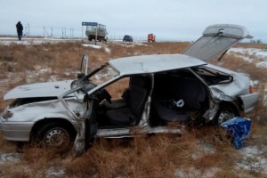 В Астраханской области из-за ошибки водителя погибли два человека, ещё двое серьёзно пострадали