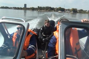 Астраханские спасатели ищут мужчину, пропавшего в районе острова Городской