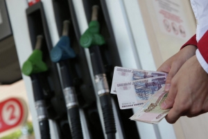 Цены на бензин за неделю выросли в 33 центрах субъектов РФ