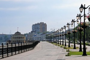 Астраханцев и гостей города приглашают на экскурсию по центральной набережной