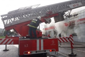 Пожарные ликвидируют огонь в магазине «Пятёрочка» на улЭнергетической