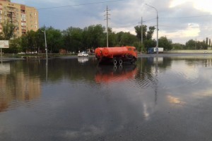 В Астрахани с улиц откачали более 1 тысячи кубометров дождевых вод