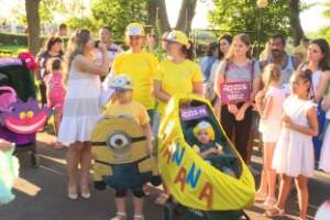 Астраханские семьи прошлись по городу в параде колясок