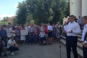 Глава Астраханской области Игорь Бабушкин встретился с жителями Ахтубинска
