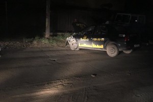 В Астрахани такси врезалось в столб, есть пострадавшая
