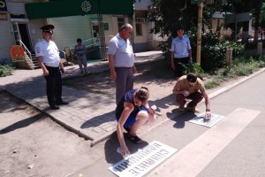 У пешеходных переходов в Трусовском районе Астрахани появилась предупреждающая разметка