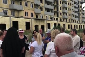 Глава Астраханской области Игорь Бабушкин поручил достроить дома обманутых дольщиков