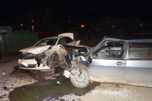 В Астрахани в результате лобового столкновения автомобилей пострадали два водителя