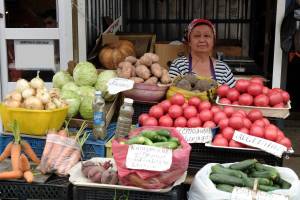 Где купить местные овощи и фрукты