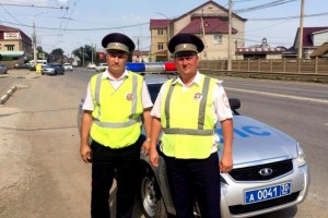 Астраханские полицейские помогли доставить в больницу пострадавшего на базаре мужчину
