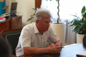 В Астрахани задержали и. о. министра строительства и ЖКХ Астраханской области Олега Гужвинского