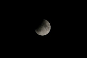 Погода не помешала астраханским астрономам запечатлеть лунное затмение