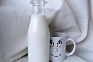 Поставщики некачественного молока в детсады Астрахани пошли под суд