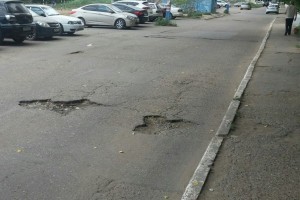 Астраханцев беспокоят ямы на дорогах в Кировском районе