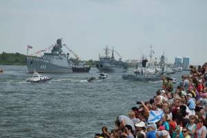 Как в Астрахани проходит День Военно-Морского Флота &#8212; большой фоторепортаж