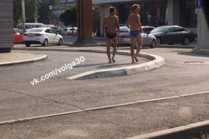 Практические голые мужчины на улицах Астрахани взбудоражили общественность
