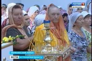 В храме Смоленской иконы Божьей Матери в селе Седлистое Икрянинского района прошла первая служба