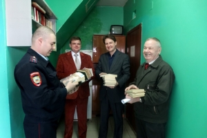 Общественный совет при УМВД России по Астраханской области способствовал открытию в изоляторе временного содержания библиотеки
