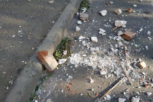 В Астрахани дети кидали камни в проезжающие автомобили