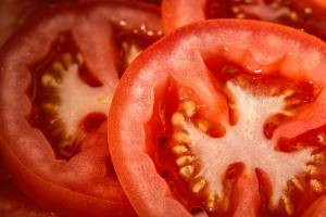 Почему помидоры с белыми прожилками